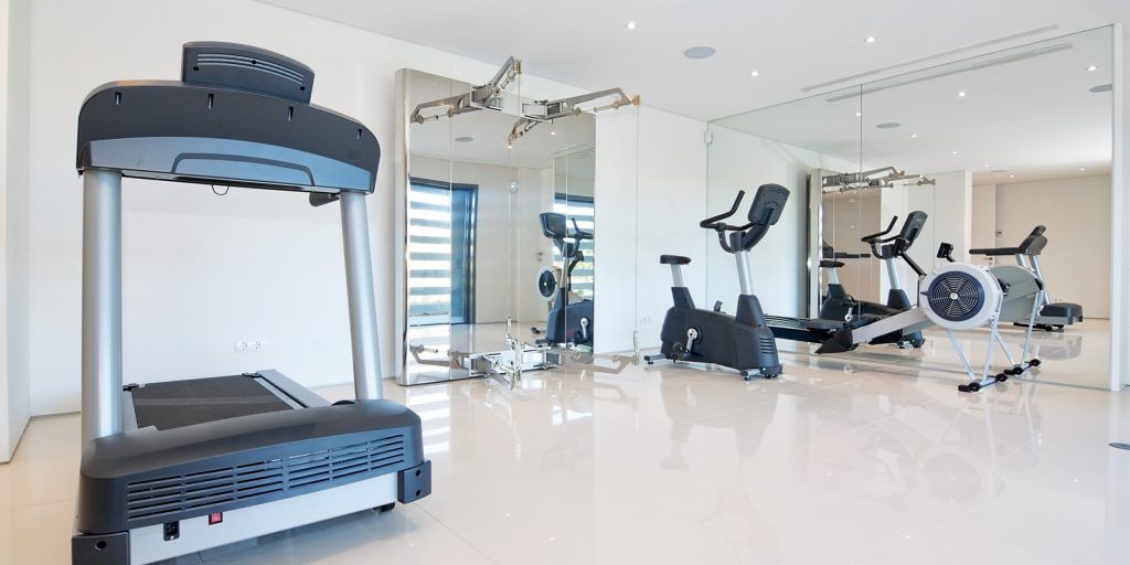 gimnasio en casa home fitness entrenador online fit360 equipamiento material TRX pesas elásticos tonificar perder peso en forma
