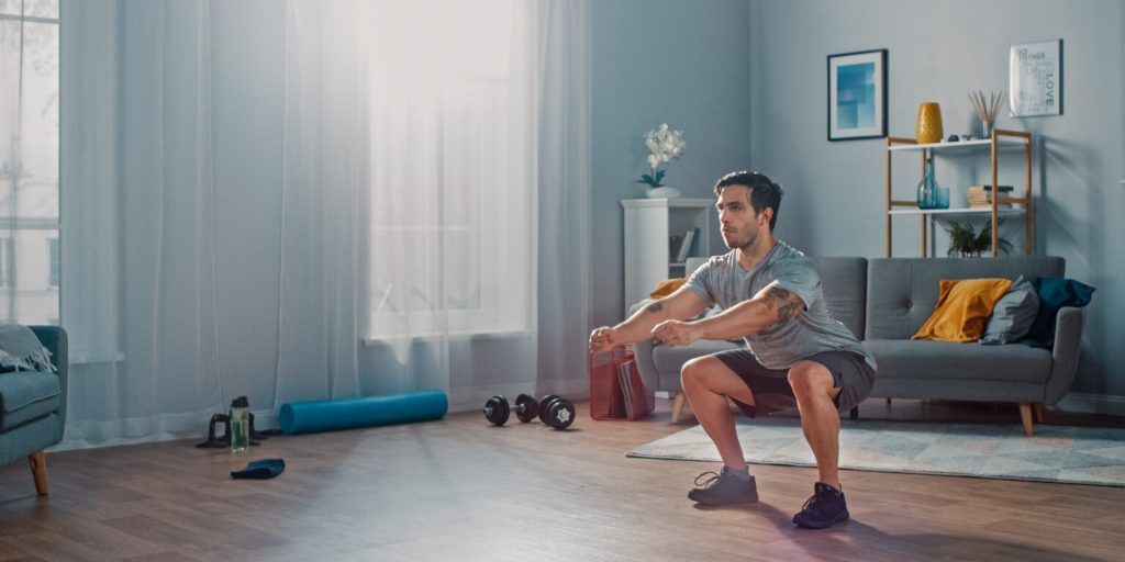 gimnasio en casa home fitness entrenador online fit360 equipamiento material TRX pesas elásticos tonificar perder peso en forma