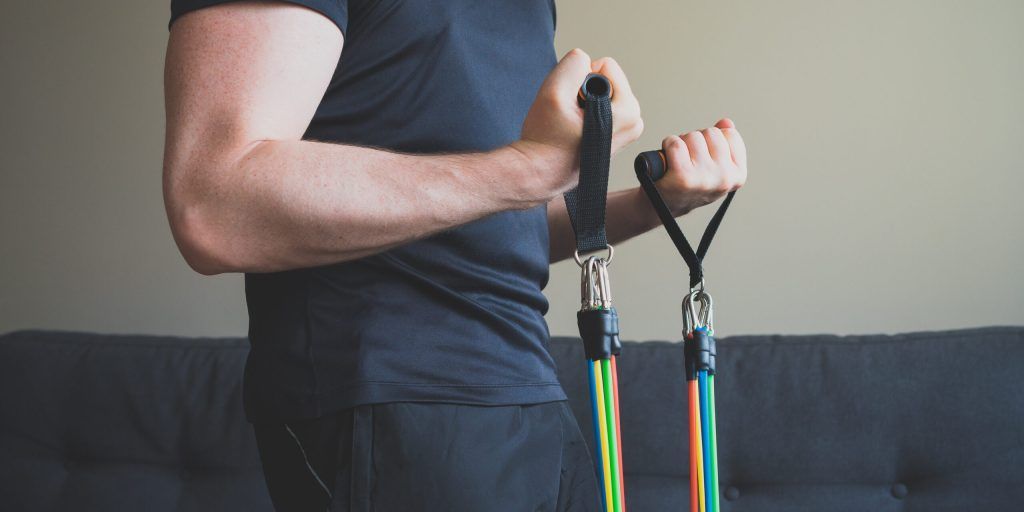 gimnasio en casa home fitness entrenador online fit360 equipamiento material TRX pesas elásticos tonificar perder peso en forma